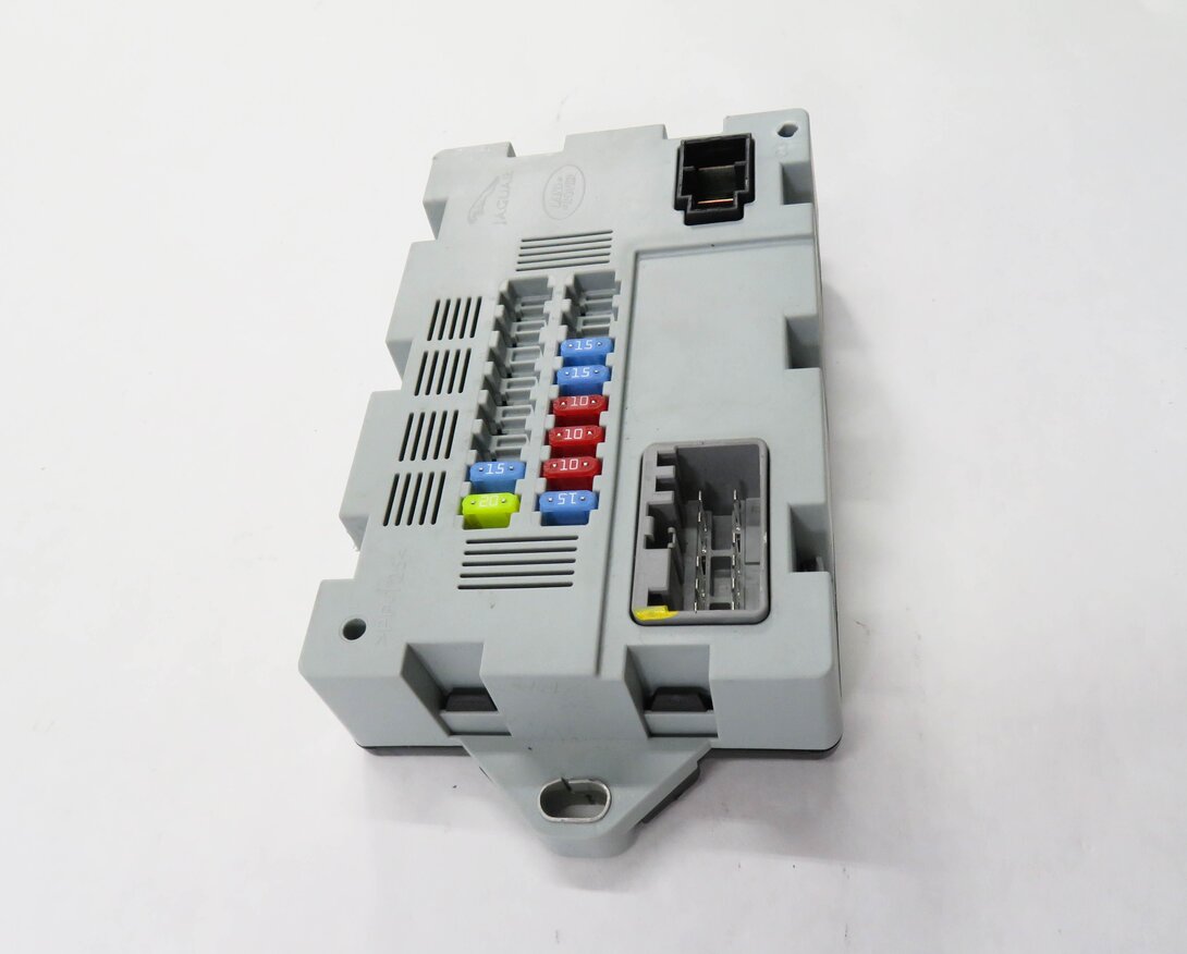 Thumbnail 3: 2017 LAND ROVER DISCOVERY SPORT (L550) LEFT REAR POWER JUNCTION FUSE BOX