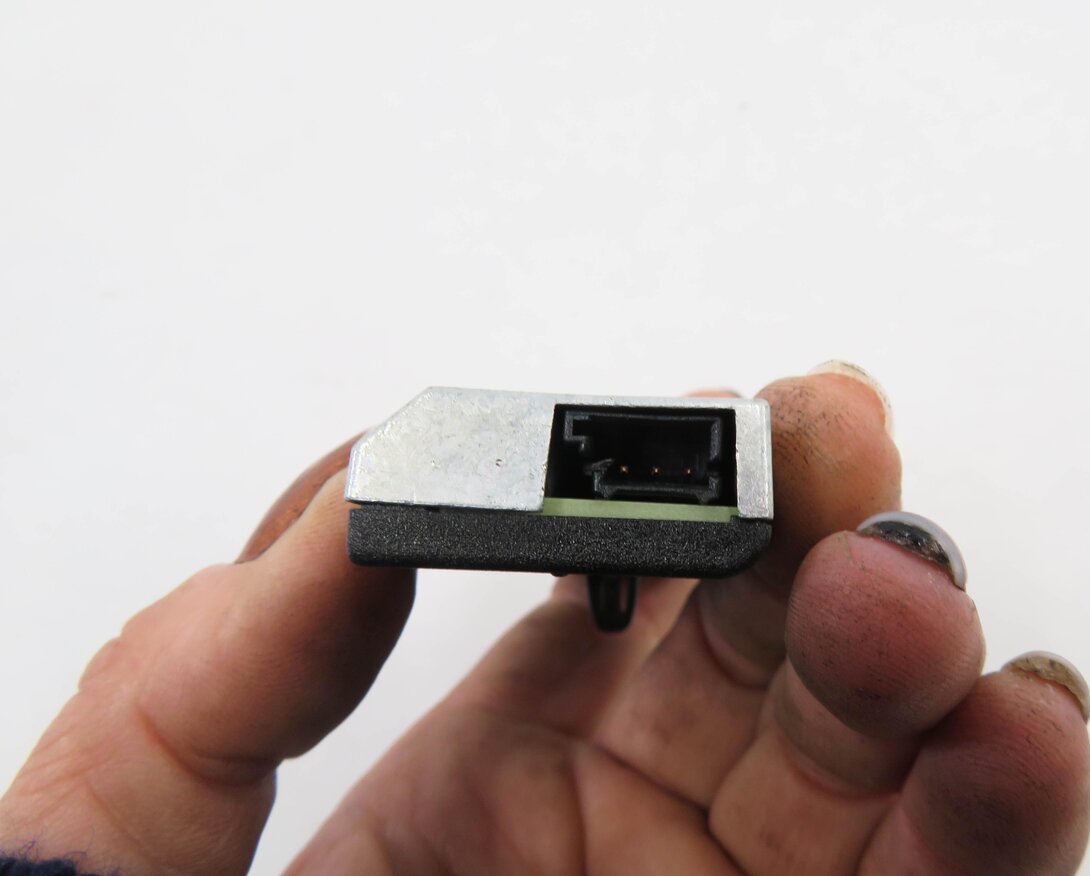 Thumbnail 7: 2017 LAND ROVER DISCOVERY SPORT (L550) ANTENNA ISOLATOR CONTROL MODULE