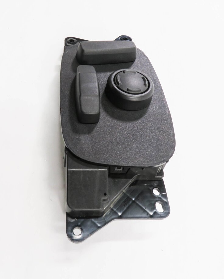 Thumbnail 4: 2017 LAND ROVER DISCOVERY SPORT (L550) RIGHT FRONT PASSENGER SEAT SWITCH