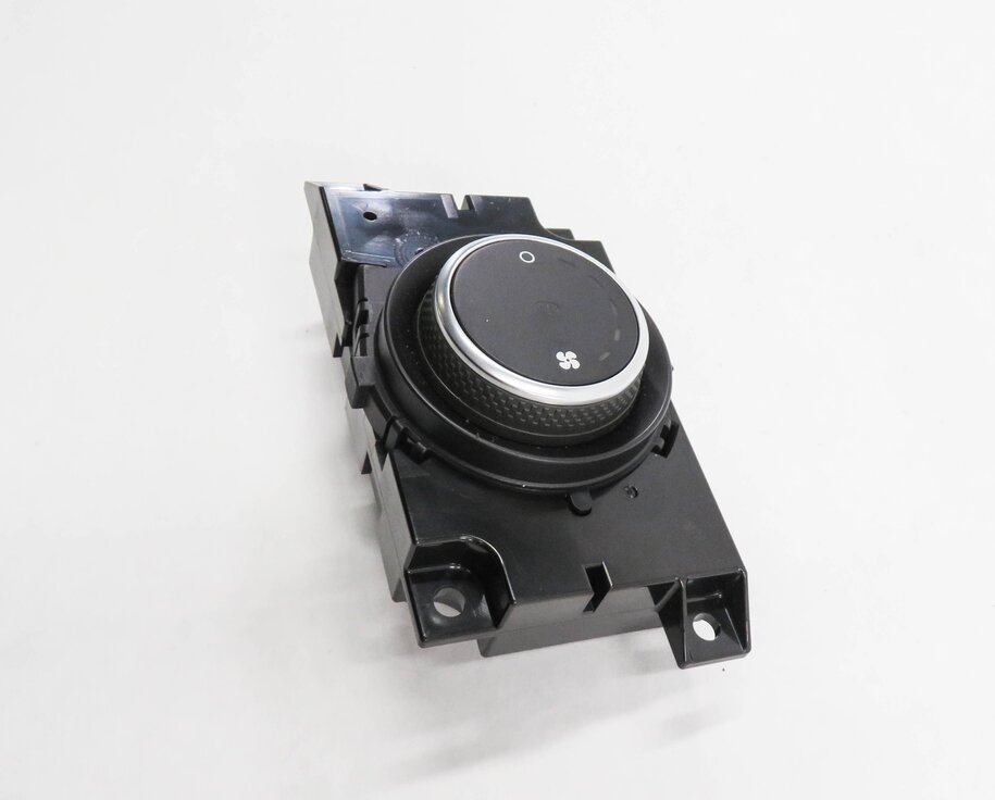 Thumbnail 4: 2015-2019 LAND ROVER DISCOVERY SPORT (L550) REAR HEATER A/C TEMPERATURE CONTROL