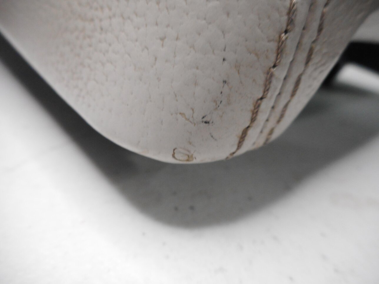 Thumbnail 10: 2015-2019 DISCOVERY SPORT (L550) FRONT CENTER CONSOLE ARMREST LID (CIRRUS LUNAR)