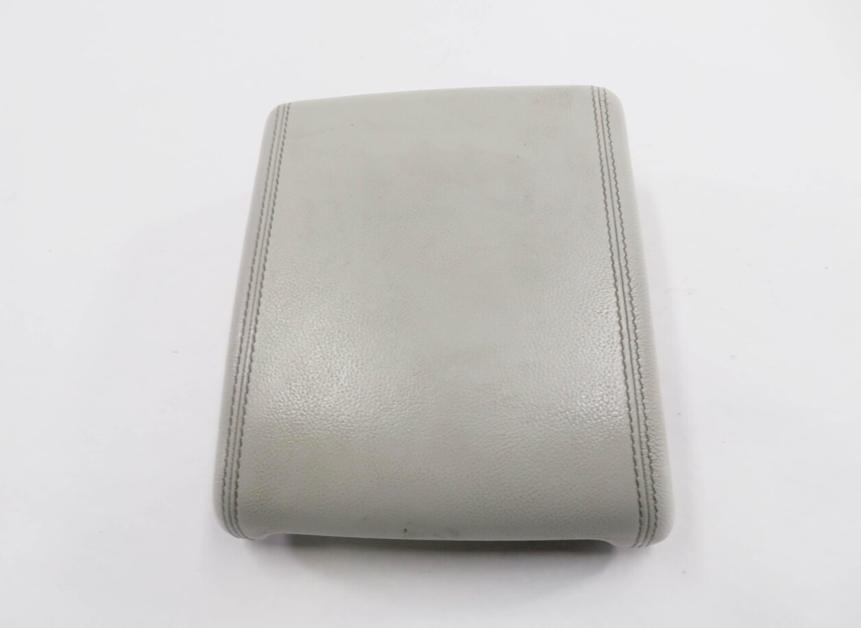 Thumbnail 2: 2015-2019 DISCOVERY SPORT (L550) FRONT CENTER CONSOLE ARMREST LID (CIRRUS LUNAR)