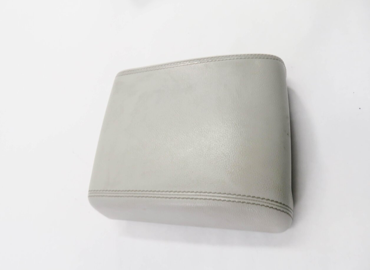 Thumbnail 3: 2015-2019 DISCOVERY SPORT (L550) FRONT CENTER CONSOLE ARMREST LID (CIRRUS LUNAR)