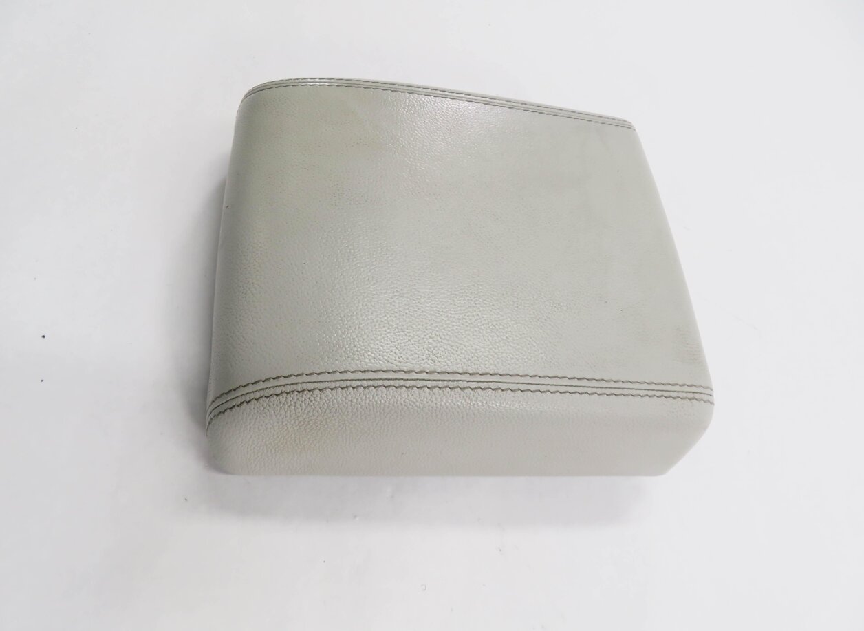 Thumbnail 4: 2015-2019 DISCOVERY SPORT (L550) FRONT CENTER CONSOLE ARMREST LID (CIRRUS LUNAR)