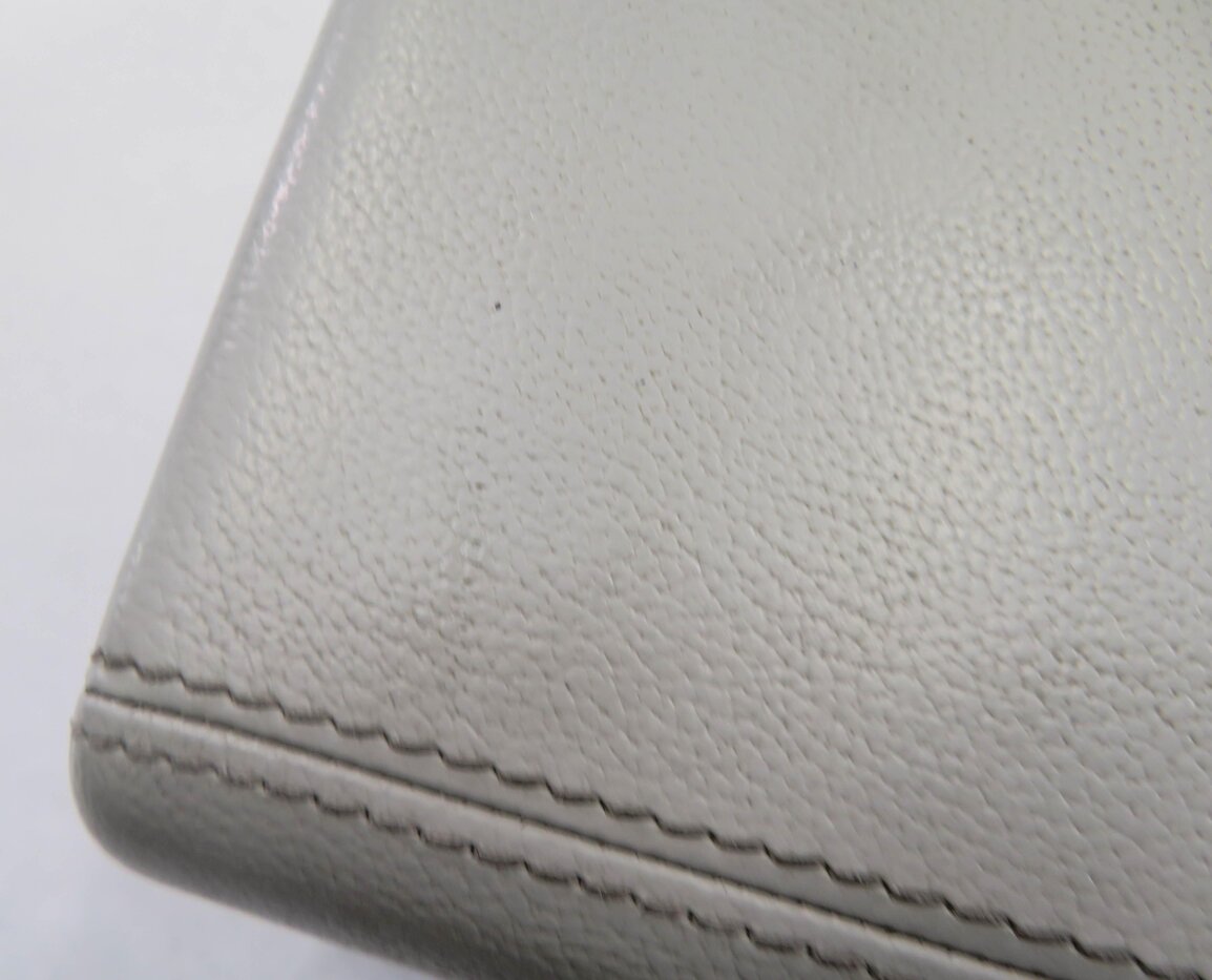 Thumbnail 7: 2015-2019 DISCOVERY SPORT (L550) FRONT CENTER CONSOLE ARMREST LID (CIRRUS LUNAR)