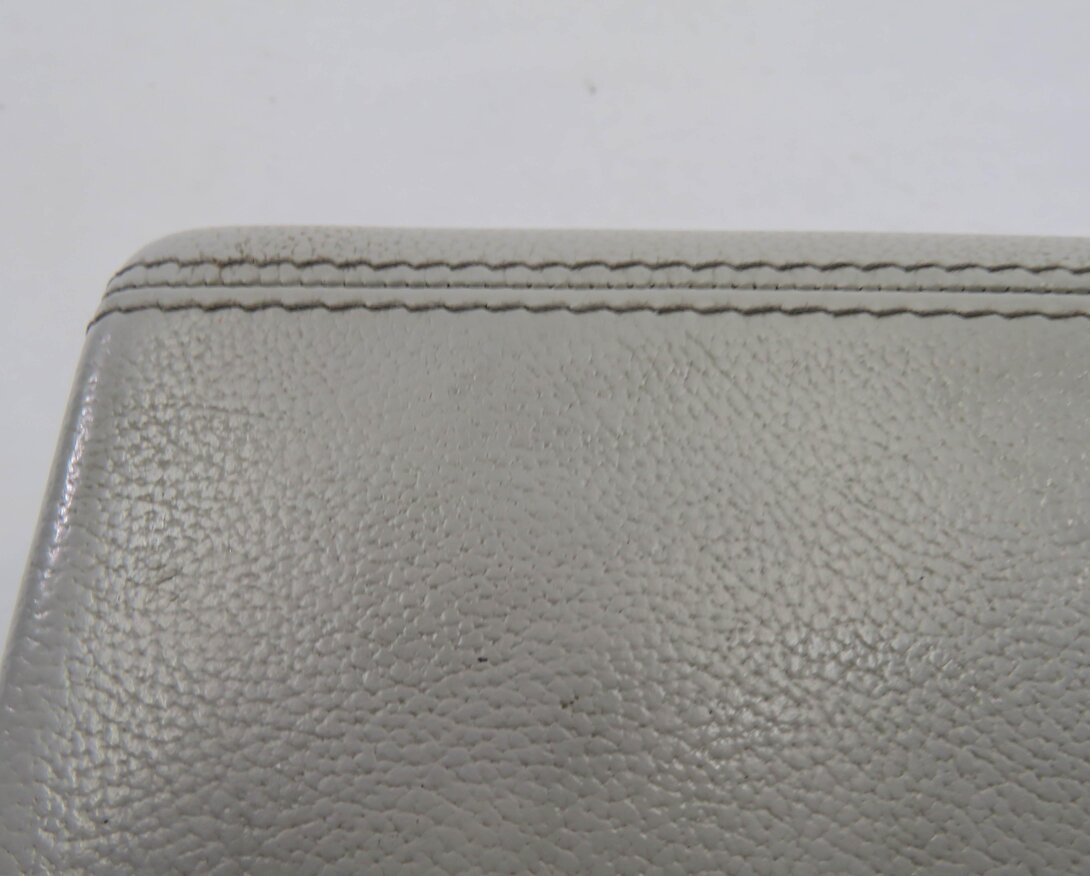 Thumbnail 8: 2015-2019 DISCOVERY SPORT (L550) FRONT CENTER CONSOLE ARMREST LID (CIRRUS LUNAR)
