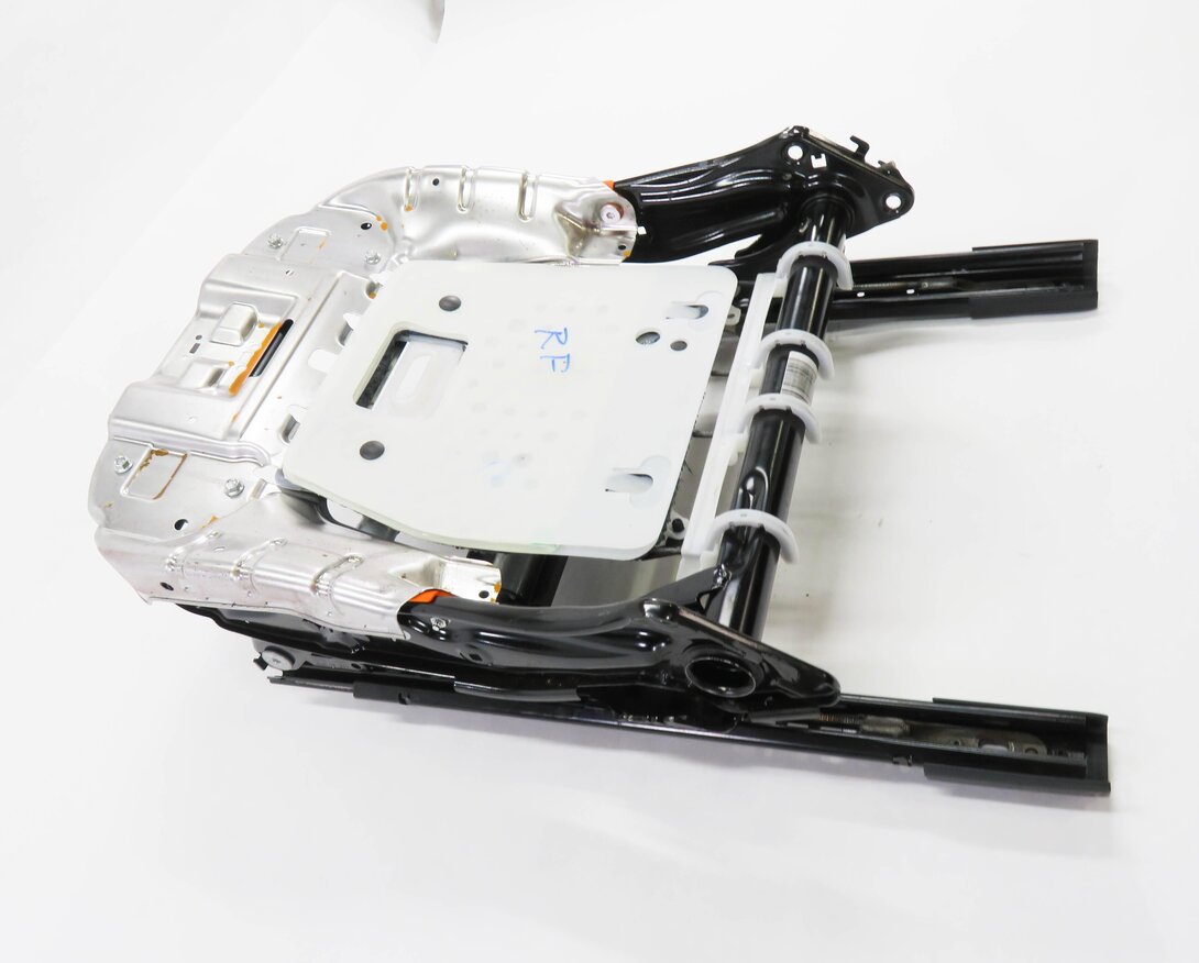 Thumbnail 3: 2017 LAND ROVER DISCOVERY SPORT (L550) RIGHT FRONT PASSENGER POWER SEAT TRACK