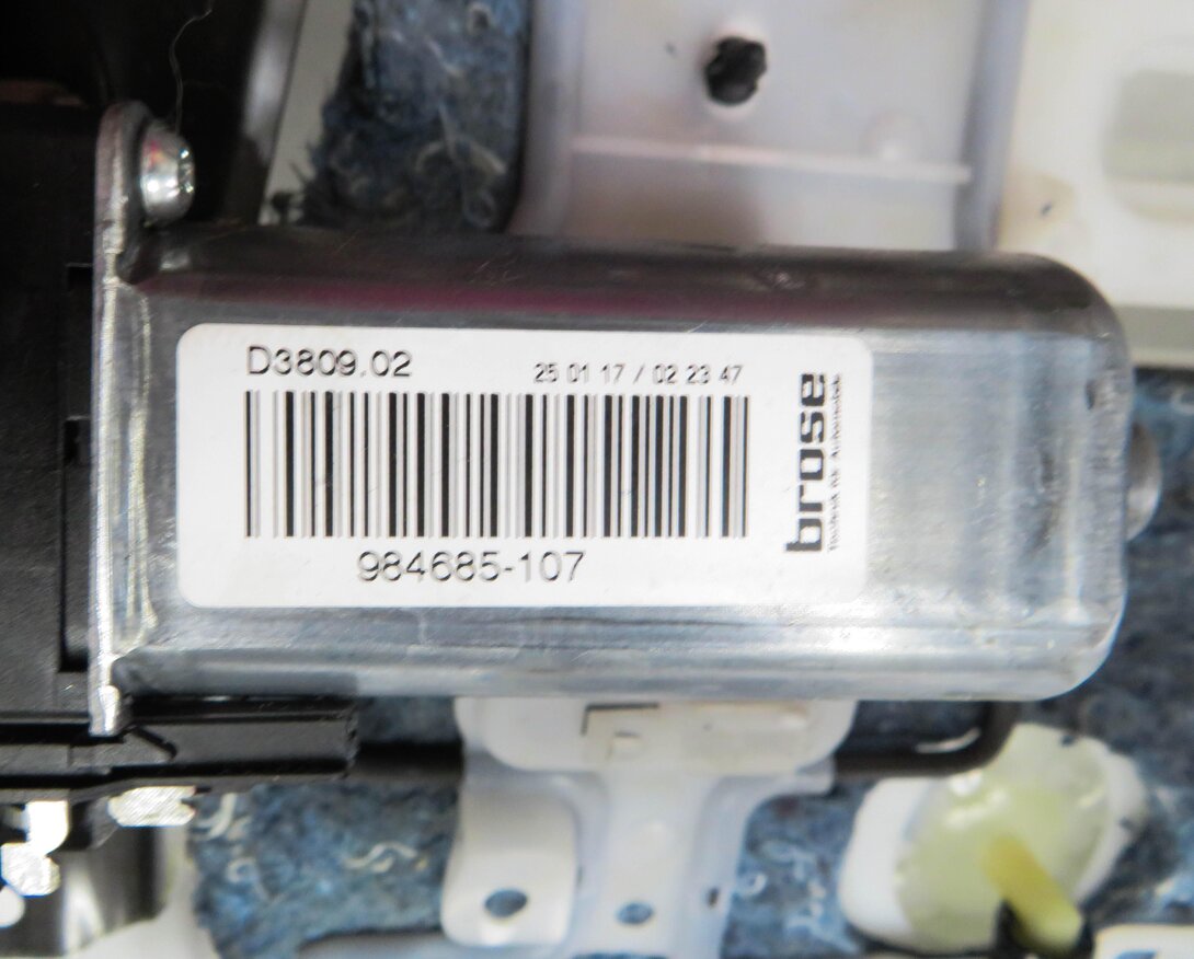 Thumbnail 9: 2017 LAND ROVER DISCOVERY SPORT (L550) RIGHT FRONT PASSENGER POWER SEAT TRACK