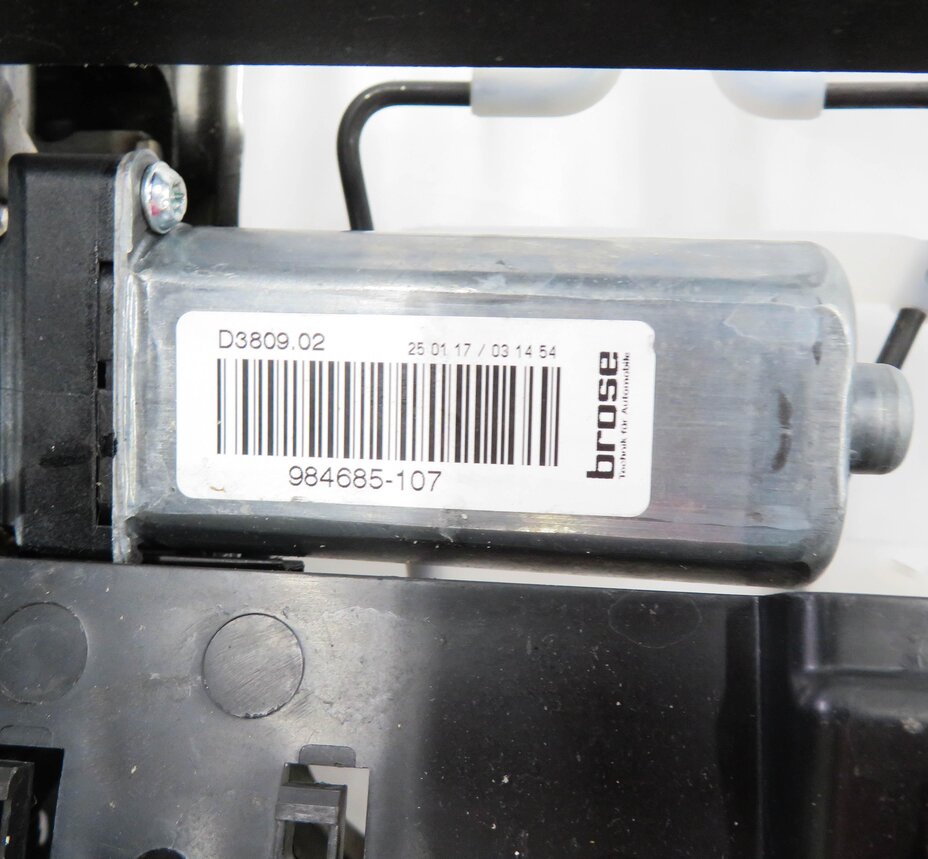 Thumbnail 5: 2017 LAND ROVER DISCOVERY SPORT (L550) LEFT FRONT DRIVER SEAT TRACK w/ MOTORS