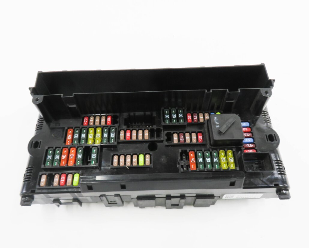 Thumbnail 2: 2012 BMW 750i (F01) FRONT POWER DISTRIBUTION FUSE BOX