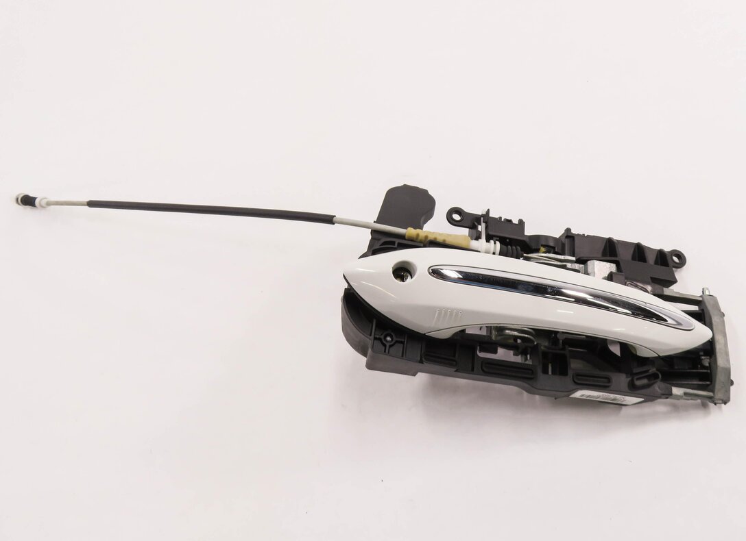 Thumbnail 2: 09-18 BMW 528i 535i 550i 740i 750i 760i RIGHT FRONT COMFORT DOOR HANDLE (WHITE)
