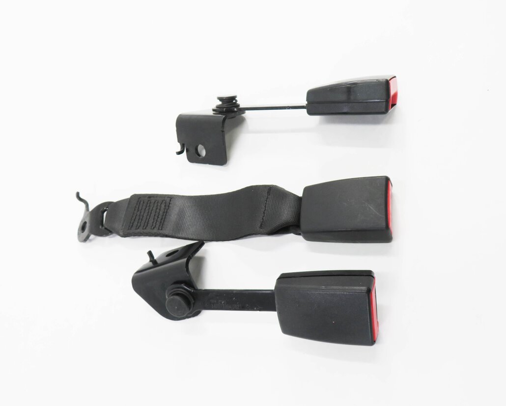 Thumbnail 3: 2012 BMW 750i (F01) REAR SEAT SEATBELT BUCKLE RECEIVER SET-3 (BLACK)