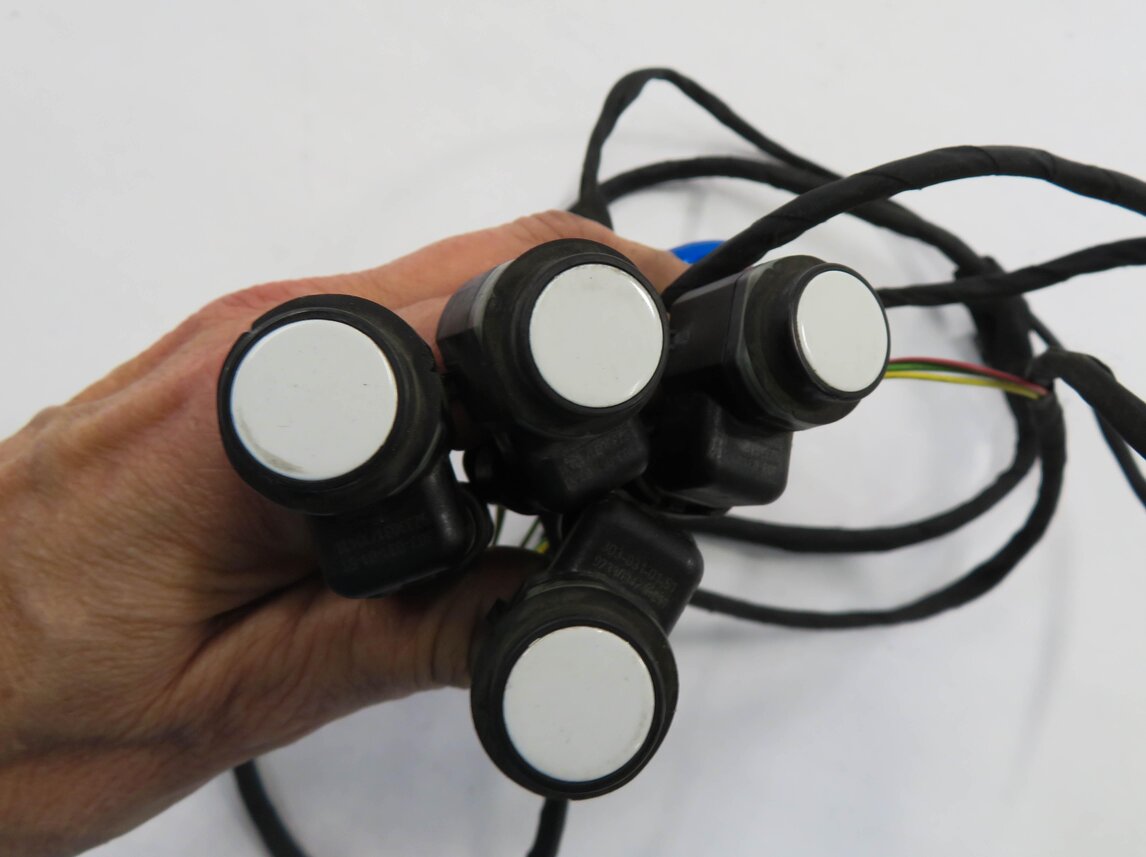 Thumbnail 5: 2012 BMW 750i (F01) REAR PDC PARK DISTANCE SENSOR SET w/ HARNESS (ALPINE WHITE)