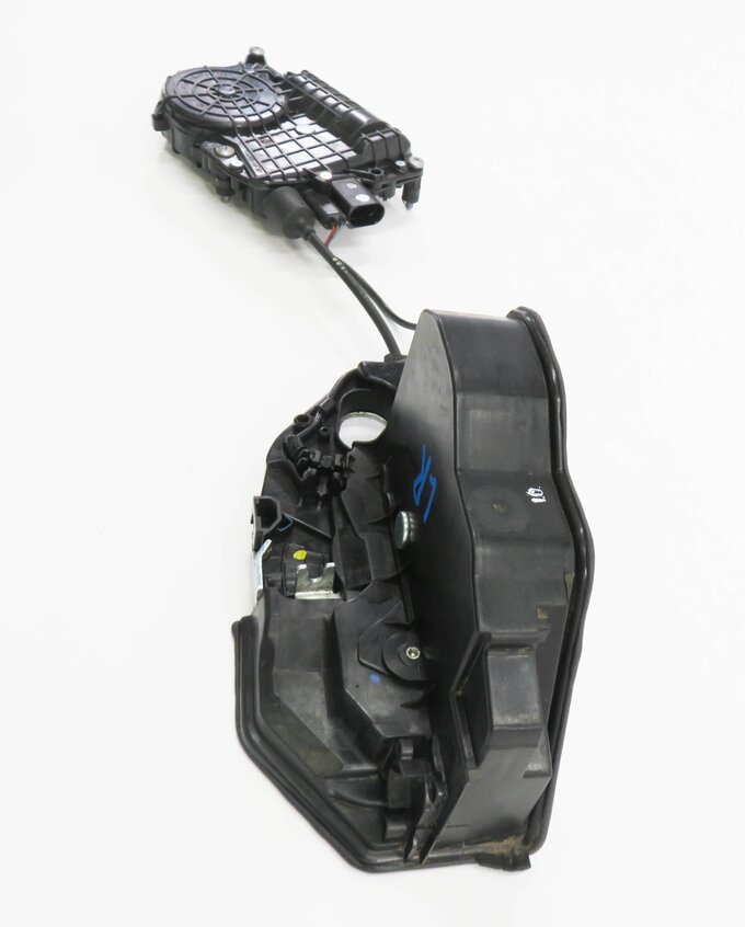 Thumbnail 4: 2011-2015 BMW 740i 750i 760i (F01) LEFT SIDE REAR DOOR LOCK LATCH (SOFT CLOSE)