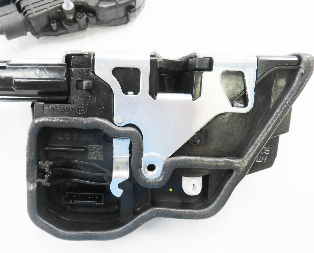 Thumbnail 6: 2011-2015 BMW 740i 750i 760i (F01) LEFT SIDE REAR DOOR LOCK LATCH (SOFT CLOSE)