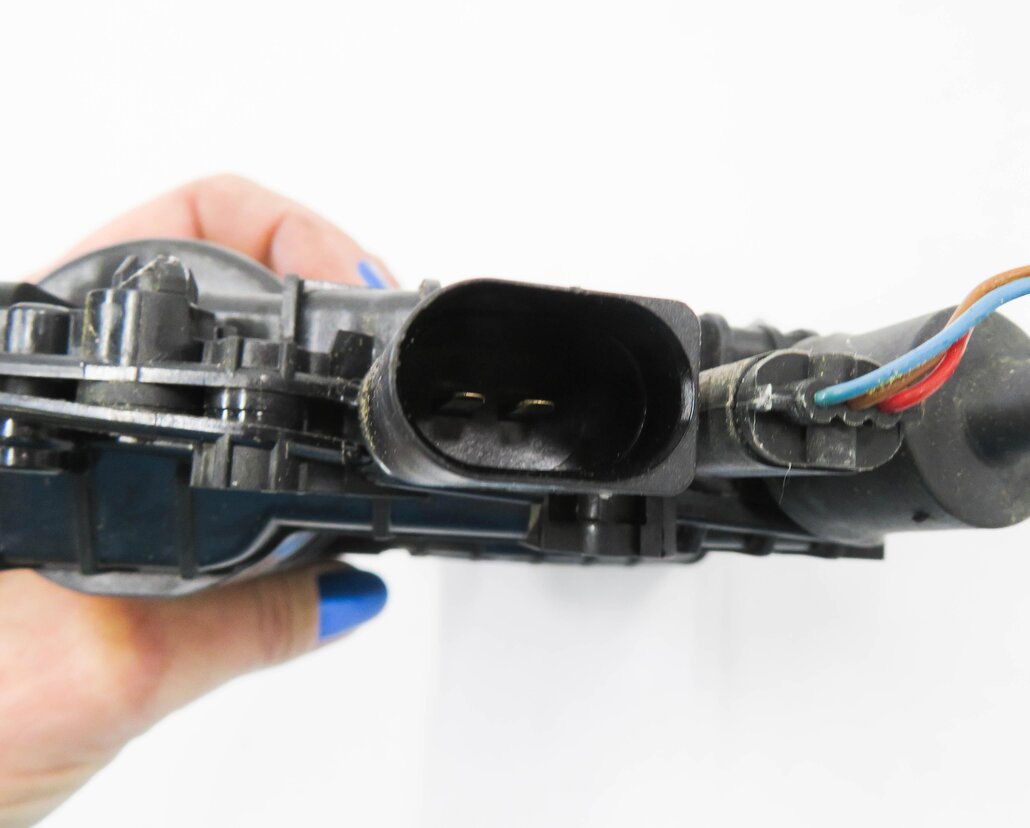 Thumbnail 7: 2011-2015 BMW 740i 750i 760i (F01) LEFT SIDE REAR DOOR LOCK LATCH (SOFT CLOSE)