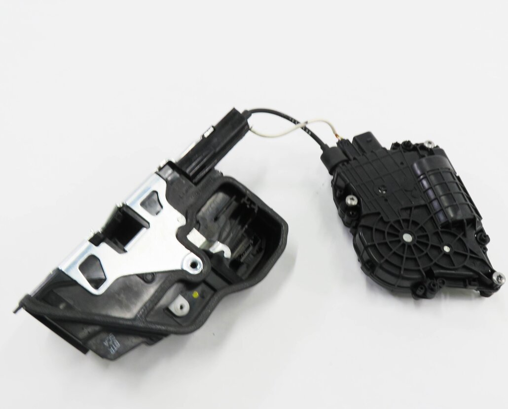 Thumbnail 6: 10-16 BMW 528i 535i 550i 750i 760i (F01 F10) RIGHT FRONT SOFT CLOSE DOOR LATCH