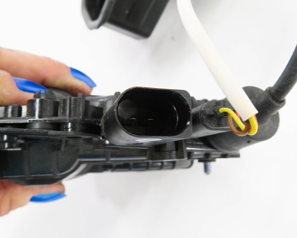 Thumbnail 8: 10-16 BMW 528i 535i 550i 750i 760i (F01 F10) RIGHT FRONT SOFT CLOSE DOOR LATCH