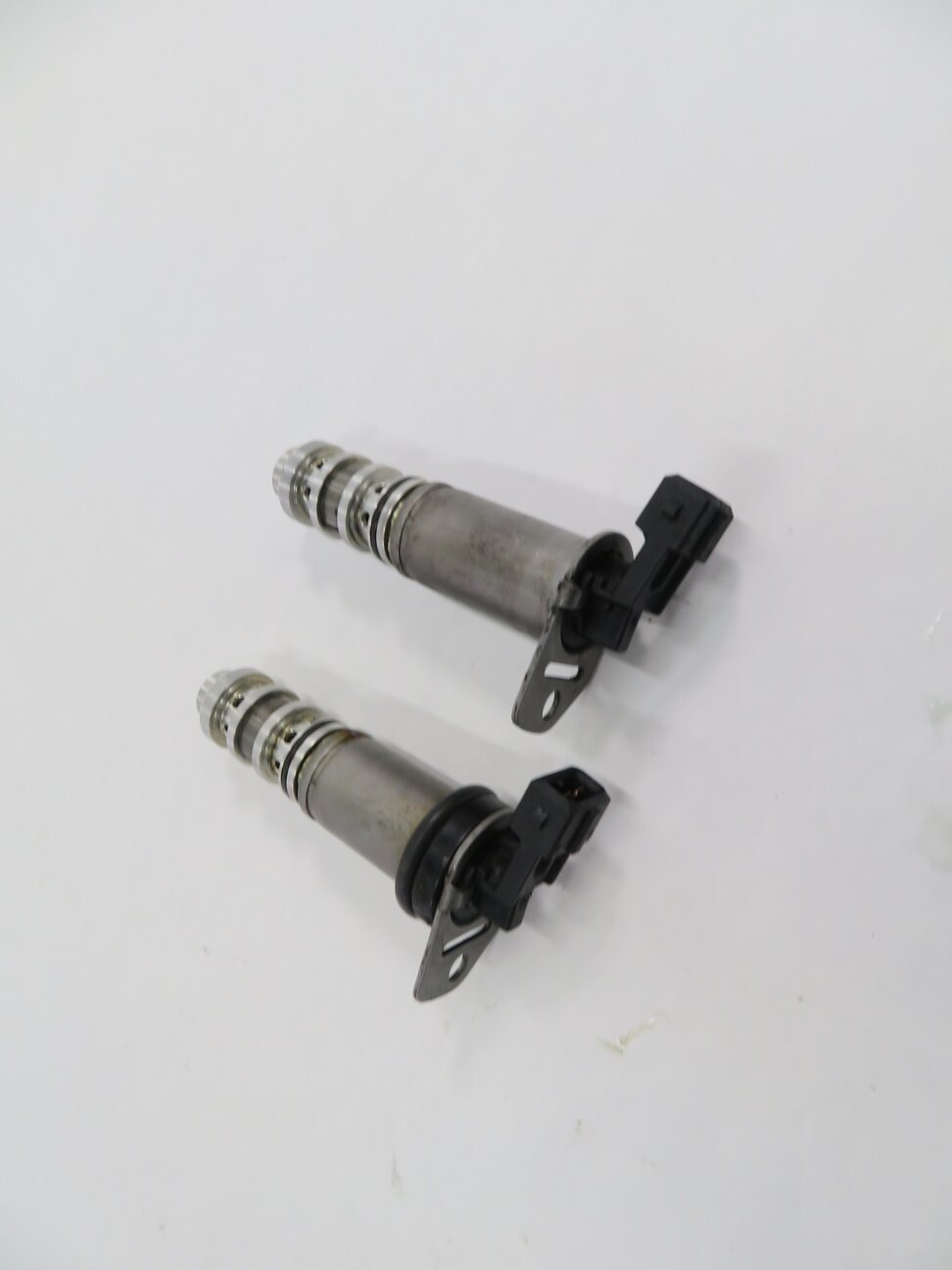 2012 BMW 750i (F01) 4.4L N62 TWIN TURBO ENGINE - VVT VANOS TIMING SOLENOID SET-2