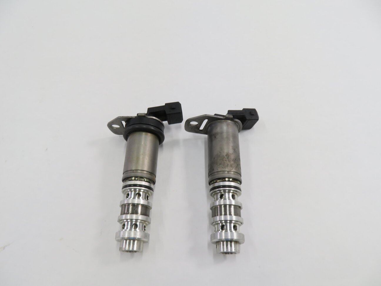 Thumbnail 5: 2012 BMW 750i (F01) 4.4L N62 TWIN TURBO ENGINE - VVT VANOS TIMING SOLENOID SET-2