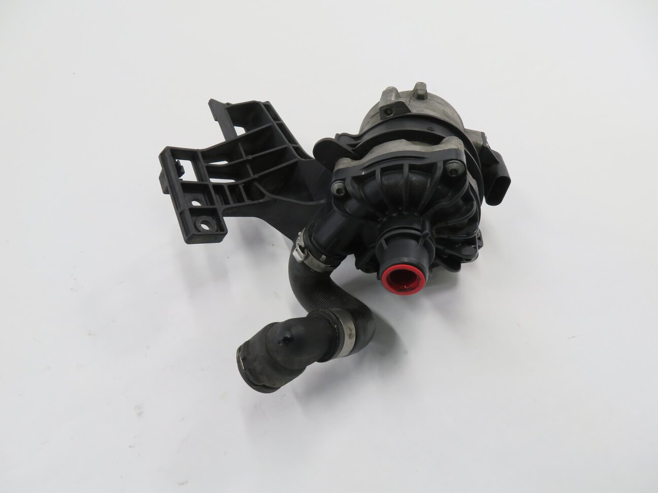 Thumbnail 2: 2012 BMW 750i (F01) 4.4L N62 TWIN TURBO ENGINE - AUXILIARY WATER PUMP