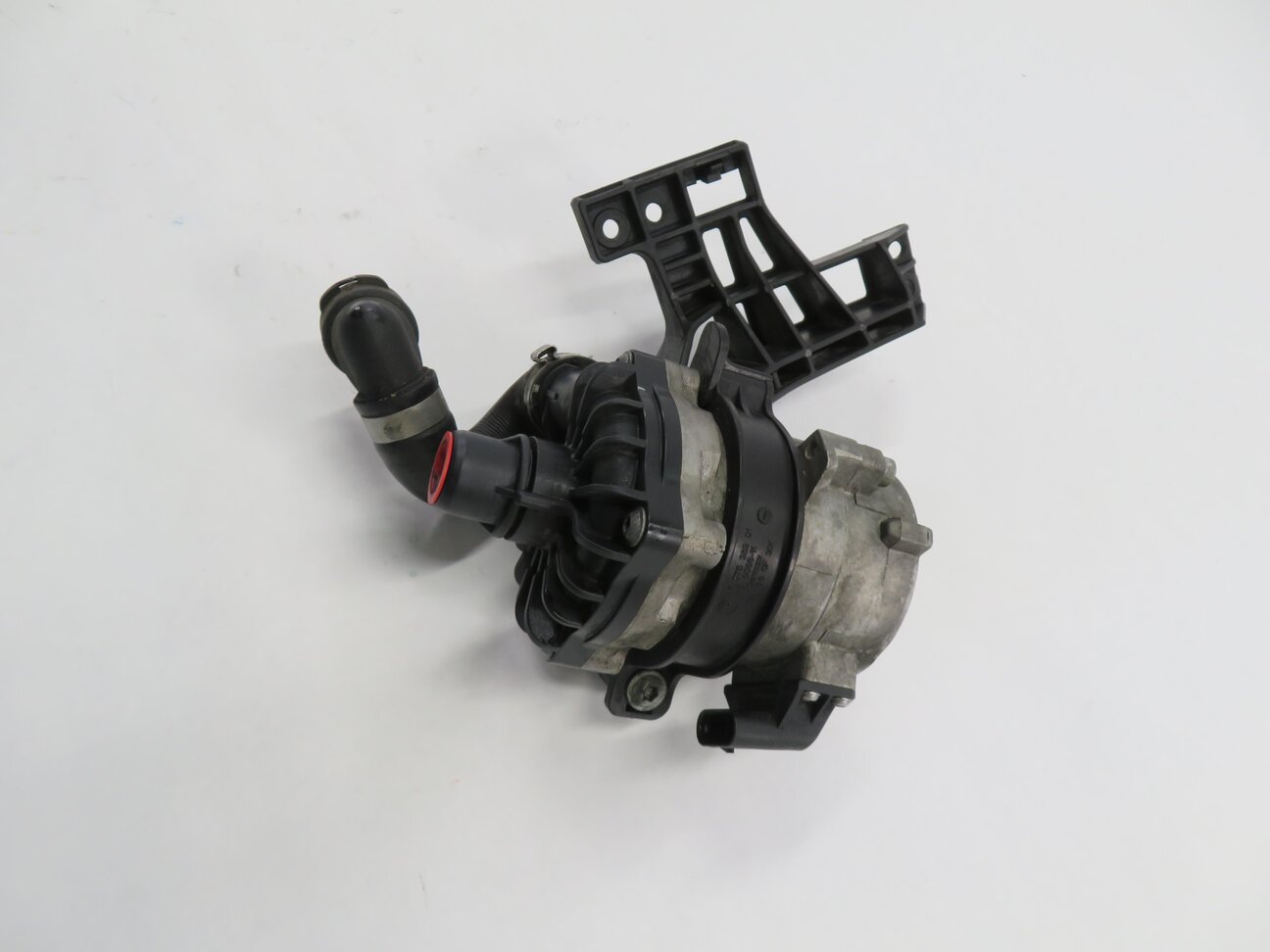 Thumbnail 4: 2012 BMW 750i (F01) 4.4L N62 TWIN TURBO ENGINE - AUXILIARY WATER PUMP