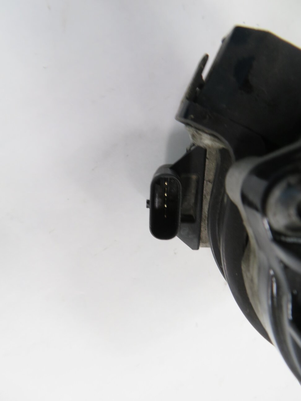 Thumbnail 7: 2012 BMW 750i (F01) 4.4L N62 TWIN TURBO ENGINE - AUXILIARY WATER PUMP