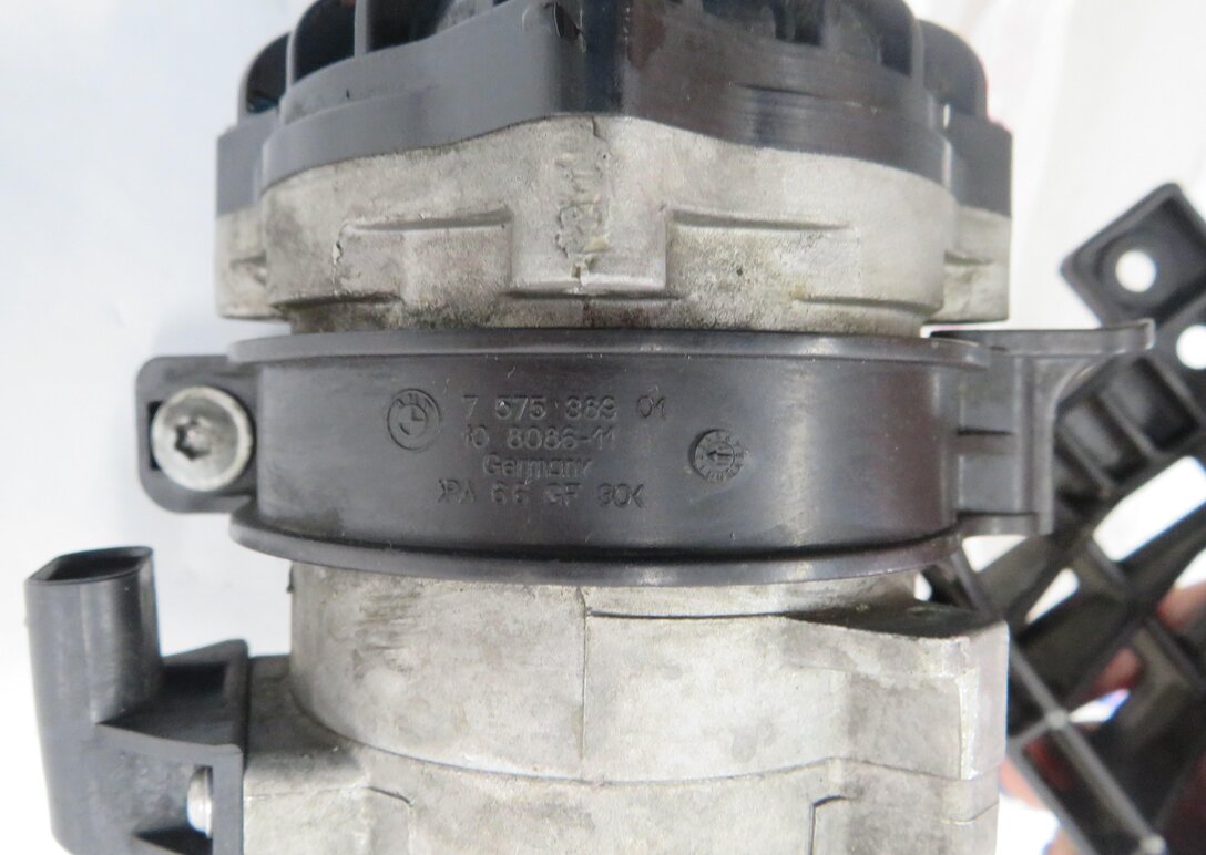 Thumbnail 8: 2012 BMW 750i (F01) 4.4L N62 TWIN TURBO ENGINE - AUXILIARY WATER PUMP