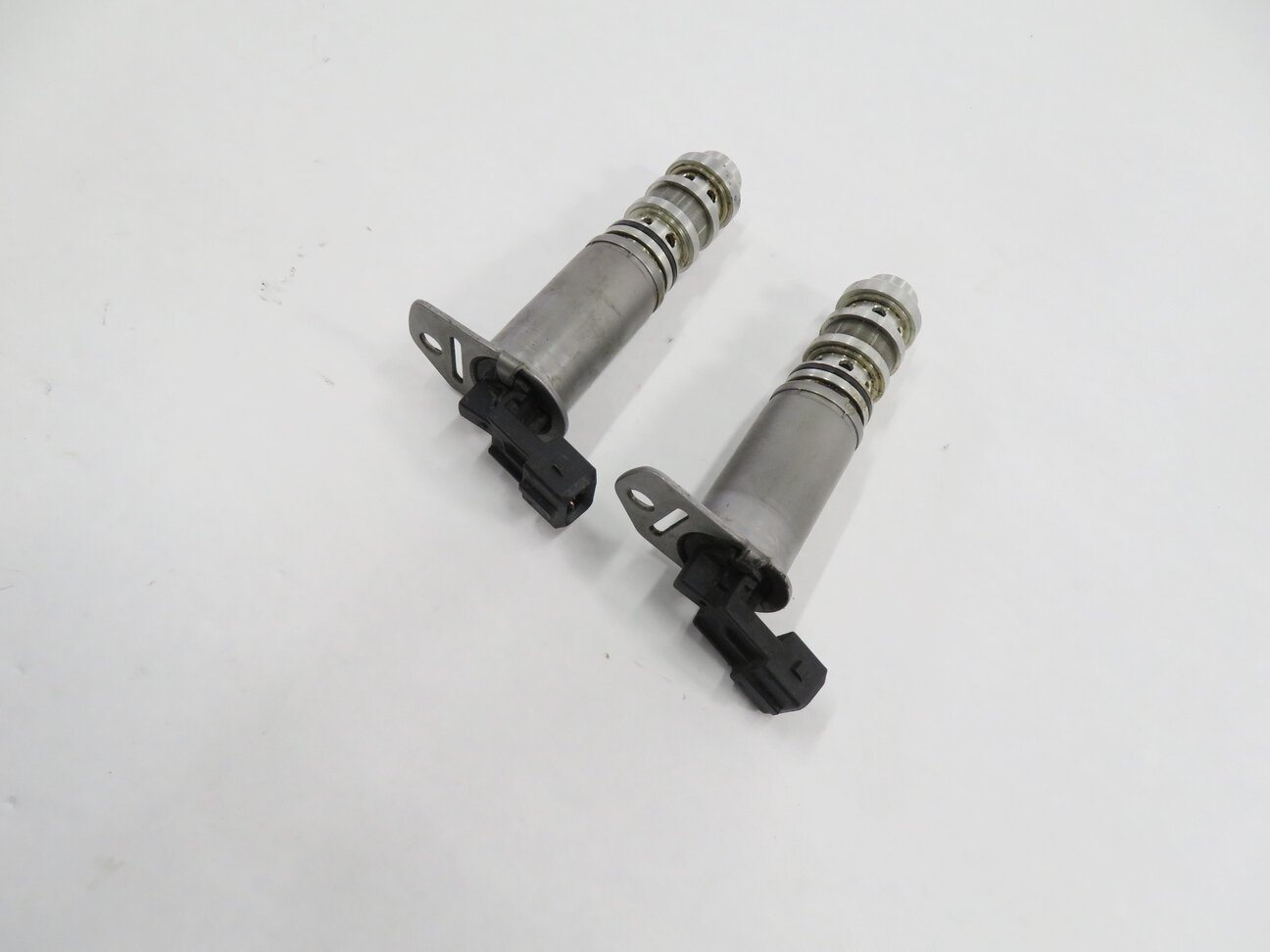 2012 BMW 750i (F01) 4.4L N62 TWIN TURBO ENGINE - VVT VANOS TIMING SOLENOID SET-2