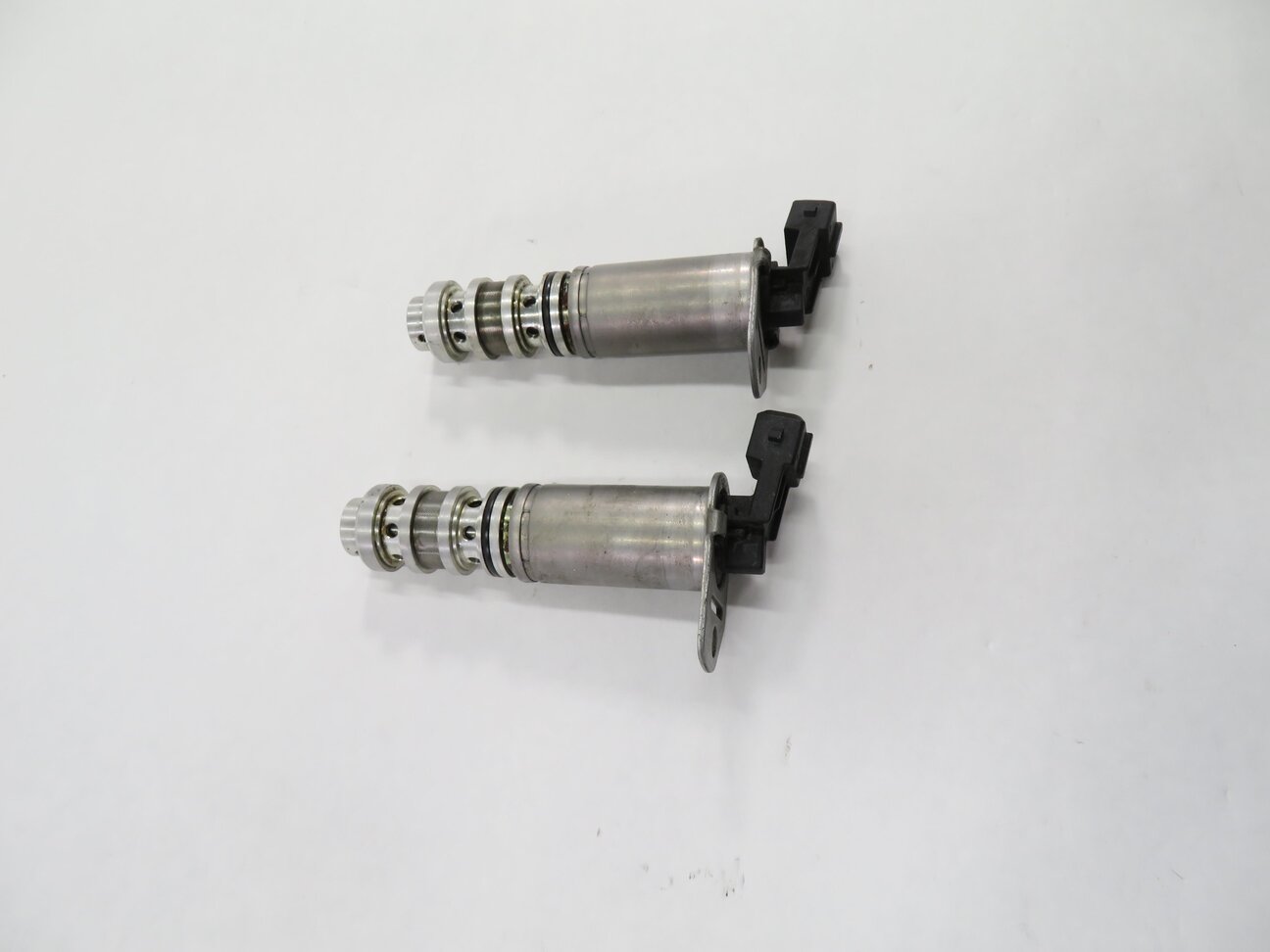 Thumbnail 3: 2012 BMW 750i (F01) 4.4L N62 TWIN TURBO ENGINE - VVT VANOS TIMING SOLENOID SET-2