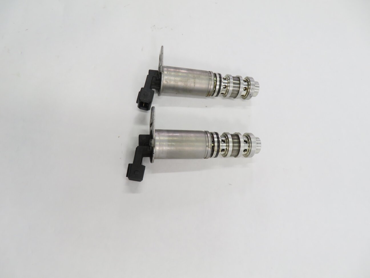 Thumbnail 4: 2012 BMW 750i (F01) 4.4L N62 TWIN TURBO ENGINE - VVT VANOS TIMING SOLENOID SET-2