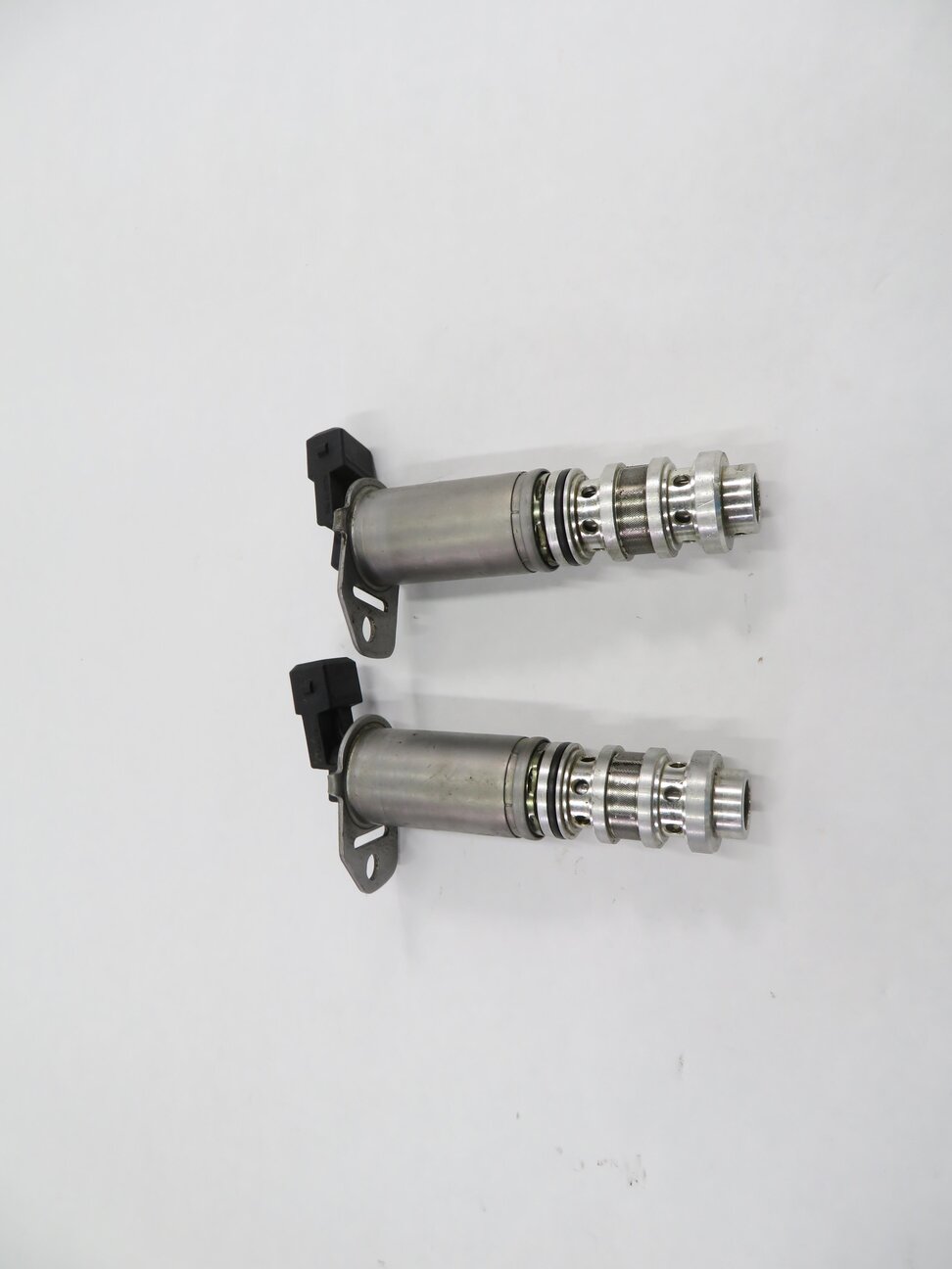 Thumbnail 5: 2012 BMW 750i (F01) 4.4L N62 TWIN TURBO ENGINE - VVT VANOS TIMING SOLENOID SET-2