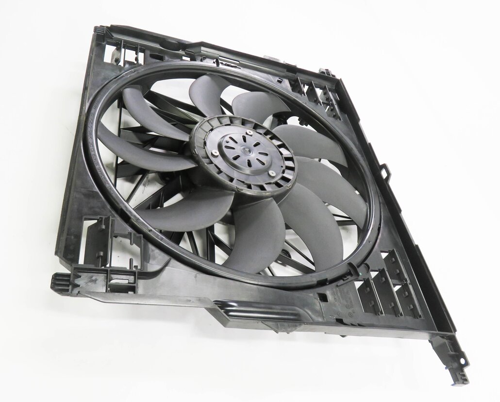 Thumbnail 4: 2010-2018 BMW 550i 550iGT 650i 750i B7 (F01 F06 F10) 850w RADIATOR COOLING FAN