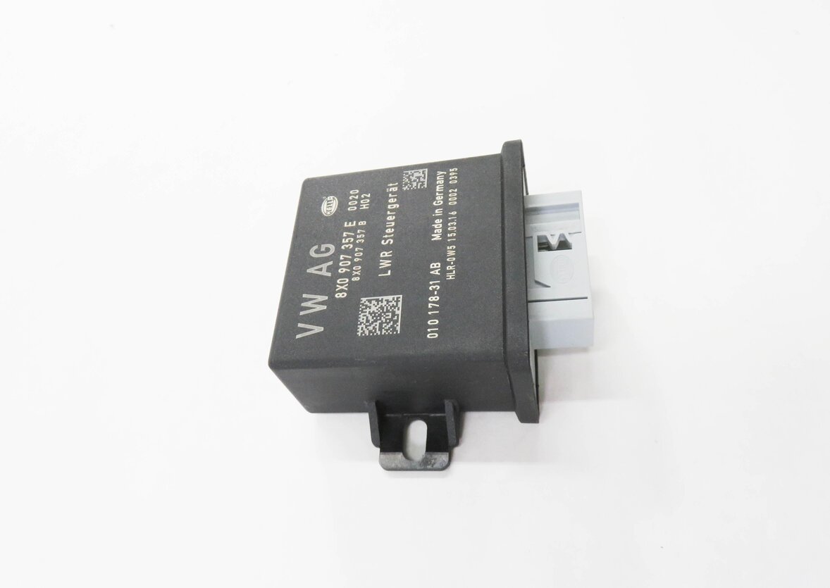 Thumbnail 3: 2016 AUDI Q3 (8U) HEADLIGHT RANGE CONTROL MODULE
