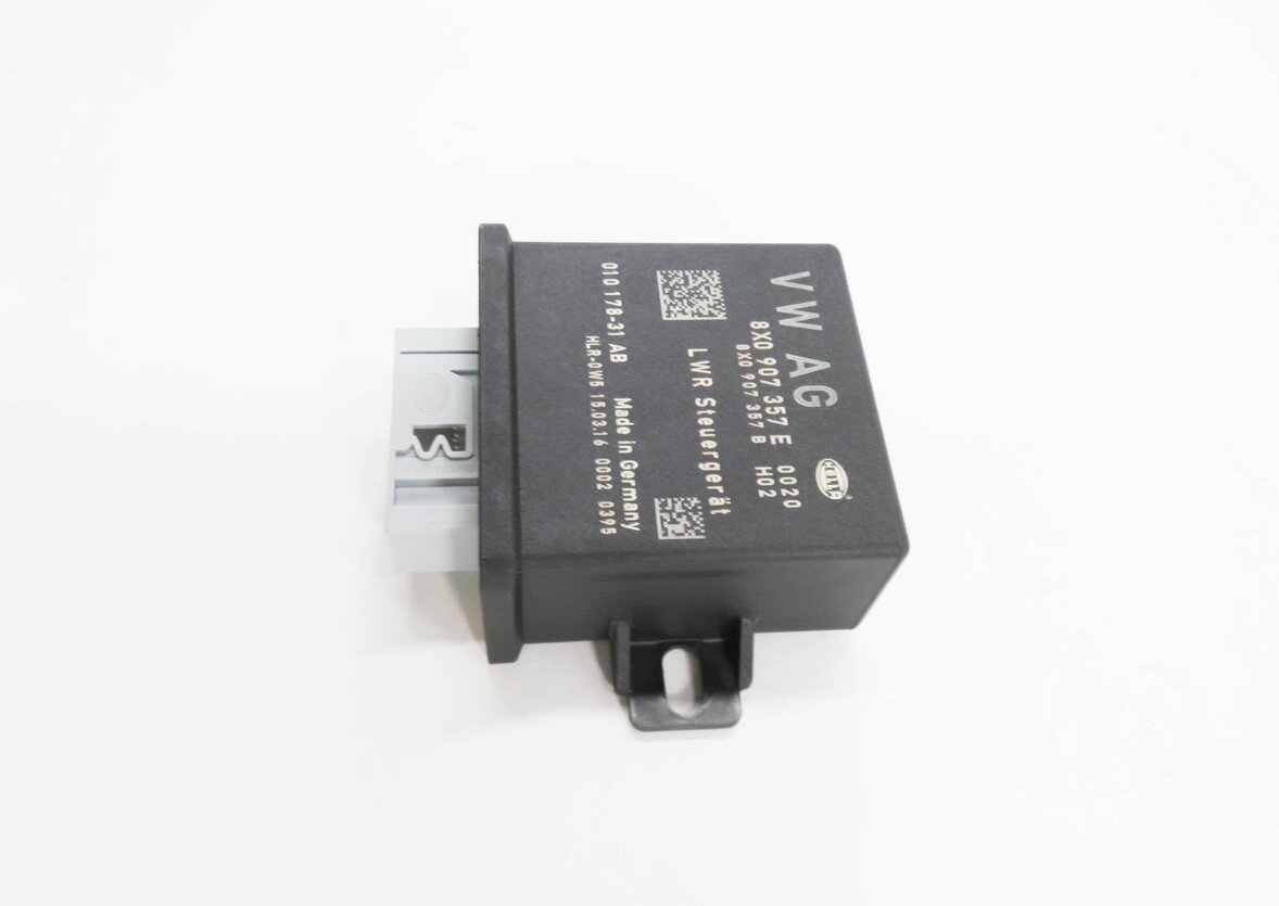 Thumbnail 4: 2016 AUDI Q3 (8U) HEADLIGHT RANGE CONTROL MODULE