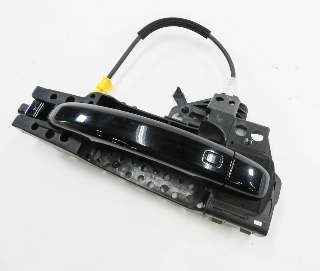 2015-2018 AUDI Q3 (8U) RIGHT FRONT PASSENGER DOOR HANDLE (BRILLIANT BLACK A2)