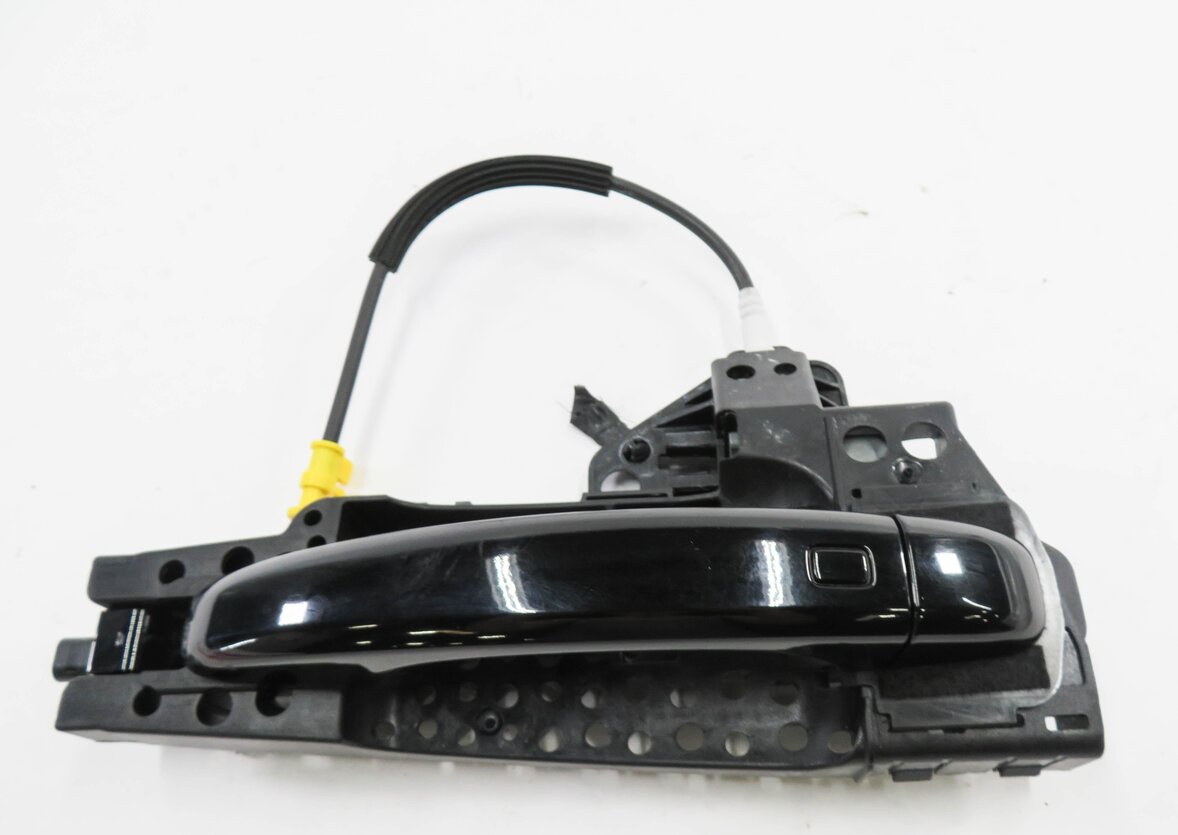 Thumbnail 2: 2015-2018 AUDI Q3 (8U) RIGHT FRONT PASSENGER DOOR HANDLE (BRILLIANT BLACK A2)
