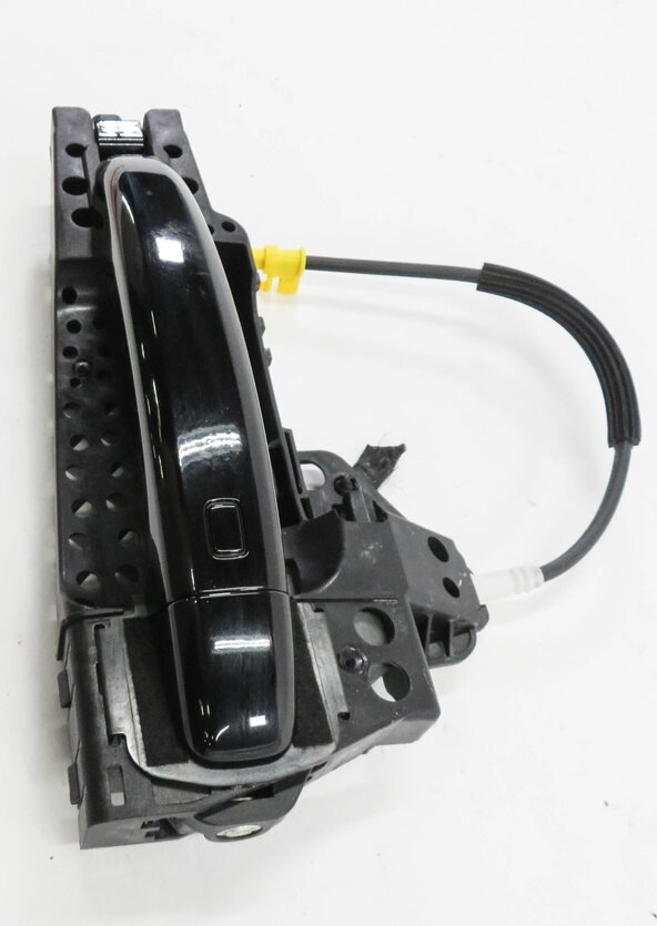Thumbnail 4: 2015-2018 AUDI Q3 (8U) RIGHT FRONT PASSENGER DOOR HANDLE (BRILLIANT BLACK A2)