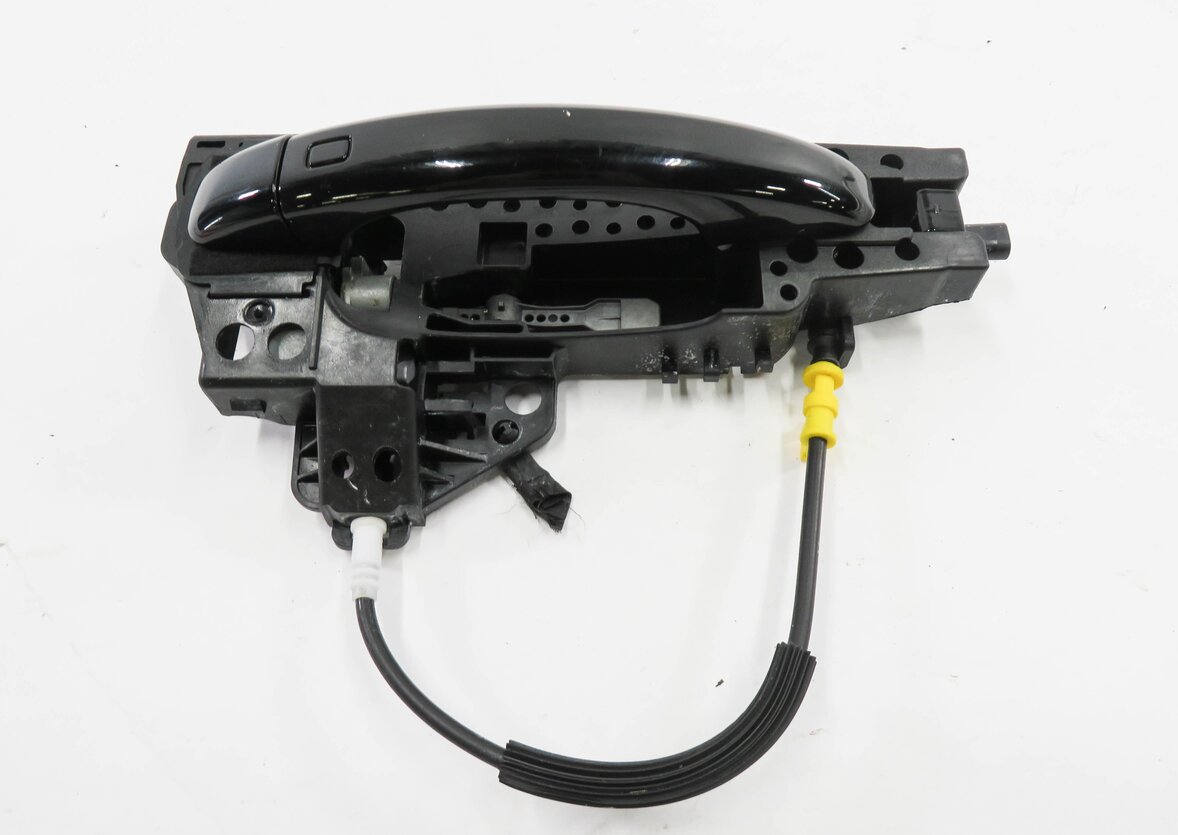 Thumbnail 5: 2015-2018 AUDI Q3 (8U) RIGHT FRONT PASSENGER DOOR HANDLE (BRILLIANT BLACK A2)