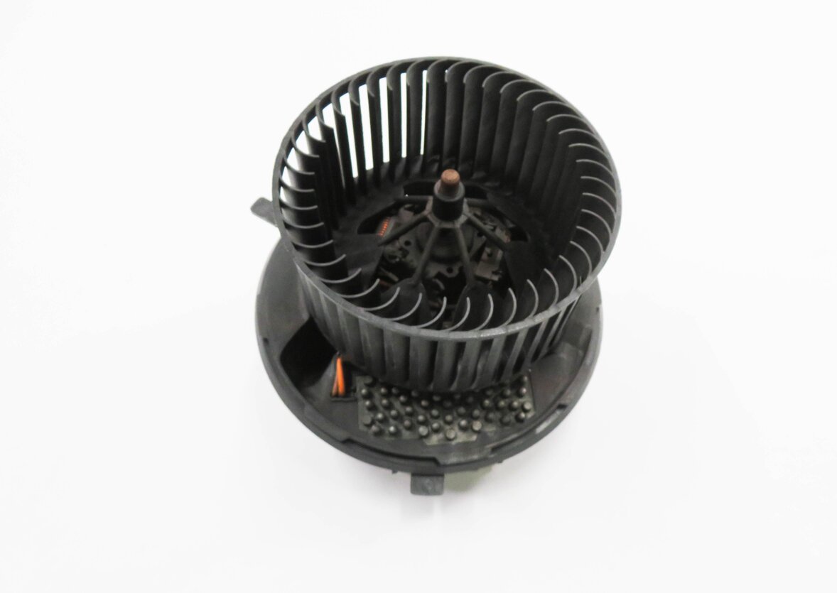 Thumbnail 2: 2015-2018 VW CC EOS TIGUAN / AUDI Q3 (8U) FRONT HEATER A/C BLOWER FAN MOTOR