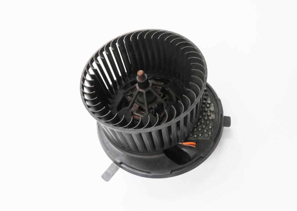 Thumbnail 3: 2015-2018 VW CC EOS TIGUAN / AUDI Q3 (8U) FRONT HEATER A/C BLOWER FAN MOTOR