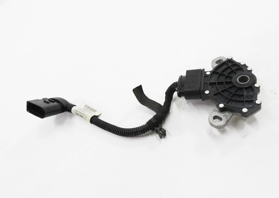 Thumbnail 2: 2016 AUDI Q3 (8U) A/T AUTOMATIC TRANSMISSION NEUTRAL SAFETY RANGE SWITCH