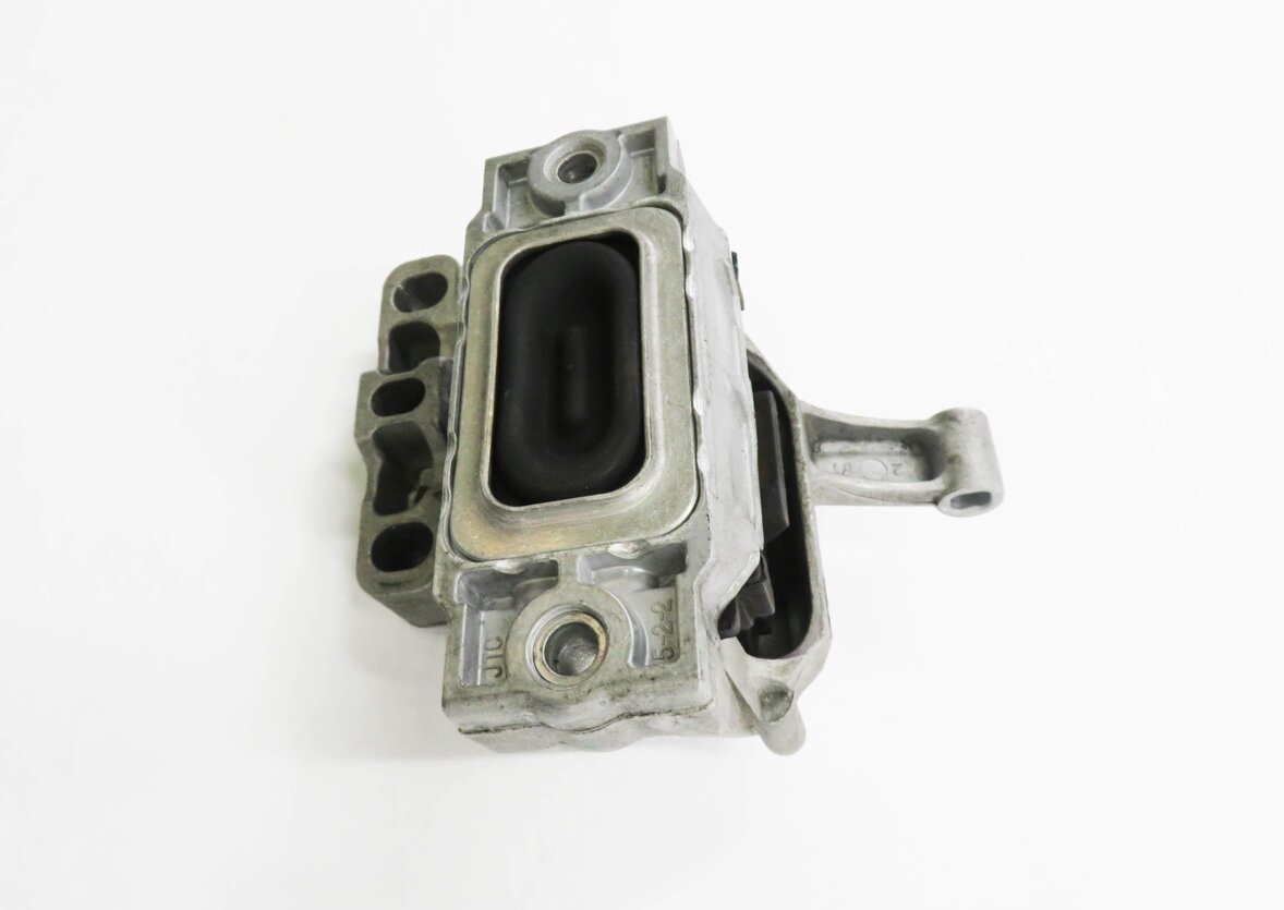 Thumbnail 3: 2016 AUDI Q3 (8U) 2.0L CCTA TURBO - RIGHT FRONT PASSENGER ENGINE MOUNT BRACKET