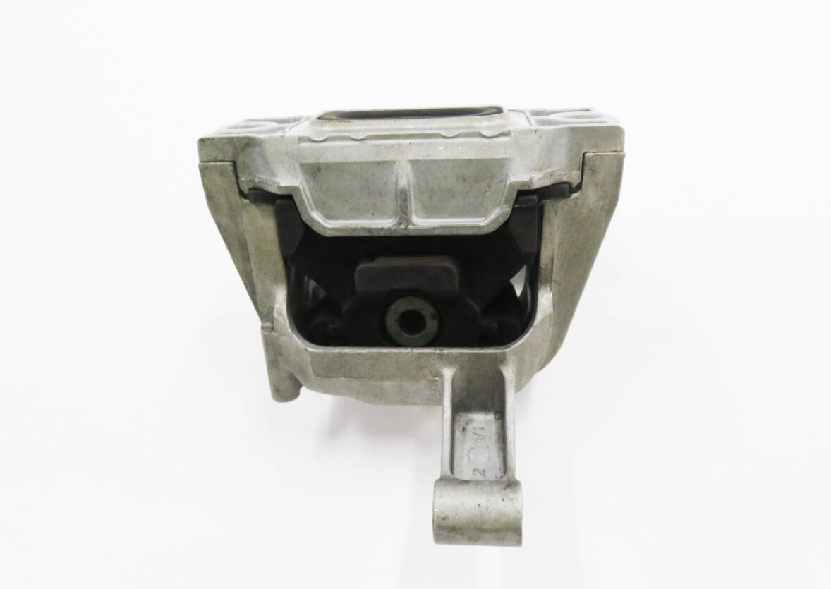 Thumbnail 5: 2016 AUDI Q3 (8U) 2.0L CCTA TURBO - RIGHT FRONT PASSENGER ENGINE MOUNT BRACKET