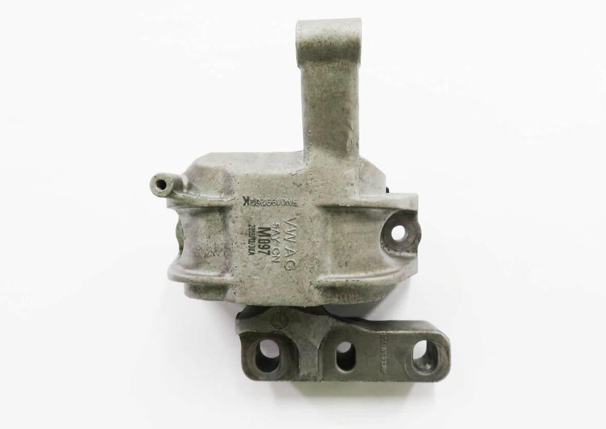 Thumbnail 6: 2016 AUDI Q3 (8U) 2.0L CCTA TURBO - RIGHT FRONT PASSENGER ENGINE MOUNT BRACKET