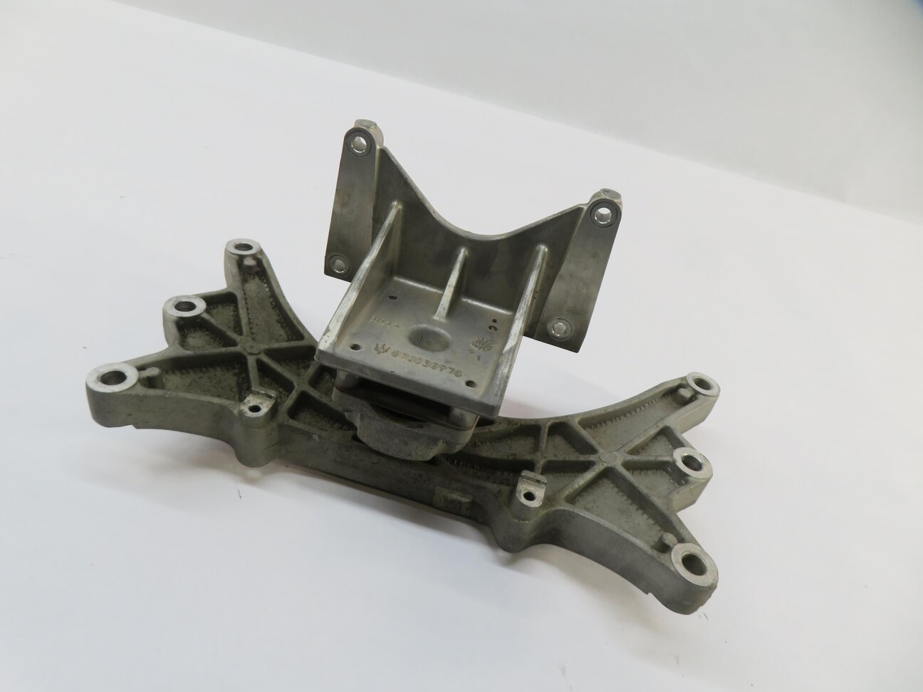 2018 MASERATI QUATTROPORTE VI (M156) TRANSMISSION MOUNT SUPPORT BRACKET