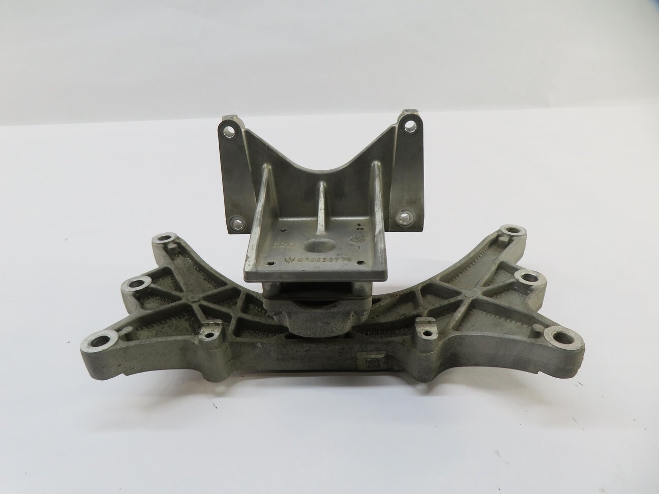 Thumbnail 2: 2018 MASERATI QUATTROPORTE VI (M156) TRANSMISSION MOUNT SUPPORT BRACKET