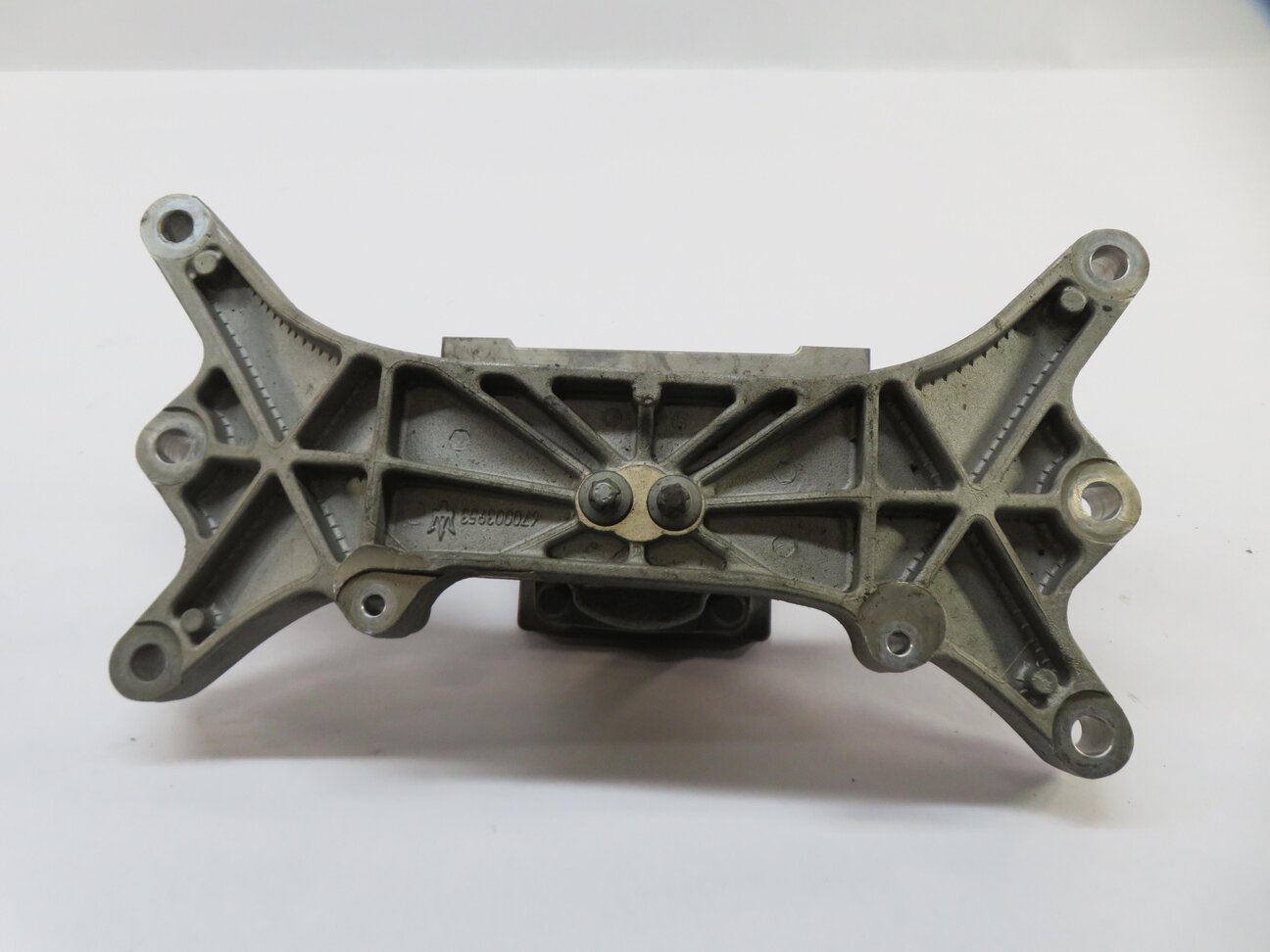 Thumbnail 4: 2018 MASERATI QUATTROPORTE VI (M156) TRANSMISSION MOUNT SUPPORT BRACKET