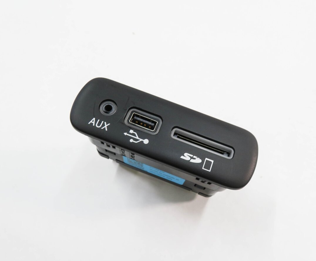 2018 MASERATI QUATTROPORTE S (M156) STEREO AUX AUXILIARY AUDIO IN USB SD READER