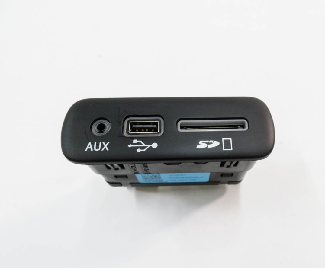 Thumbnail 2: 2018 MASERATI QUATTROPORTE S (M156) STEREO AUX AUXILIARY AUDIO IN USB SD READER